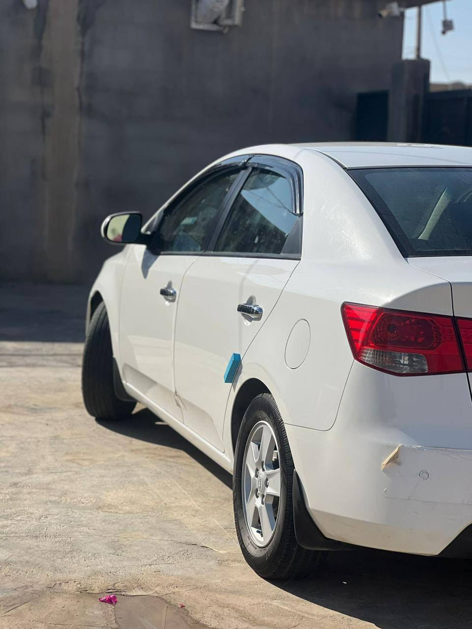 كيا سيراتو للبيع موديل 2011 بدون ضرر بدون صبغ  محرك مامفتوح. كير شرط. سيارة مصروف عليه  جاهزة وكامله  رقم وسنويه وهزة كله جديد  تشتري من صاحبة الشرعي طخم امامي خلفي تايرات كامله  سياره جاهزة ما اعوزه مصرف. السعر 105 وبيه مجال بسيط 
***********  اتصل وتدلل 
ملاحظة اني مكلف بالنشر اتصل على الرقم واخذ السياره بلاش. بدون مراوس بدون  اقصاد.
