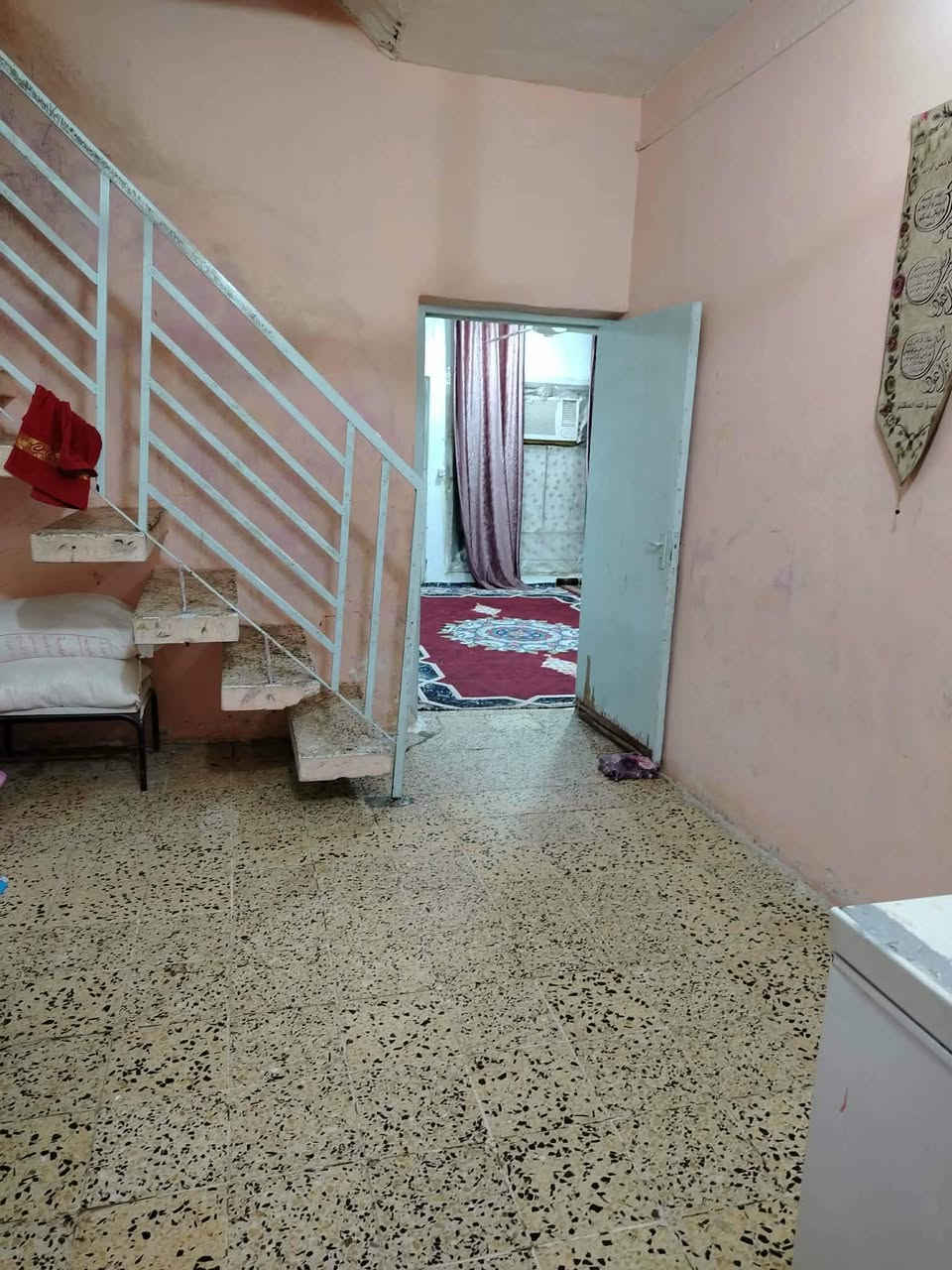 🏡 دار للبيع
📍 الموقع: حي العسكري خلف مدرسة المربد
قرب المركز الصحي – فرع شاكر المرور
📐 المساحة: 200 متر
🔹 تفاصيل الدار:
الدار يتكون من:
▪️ براني
▪️ هول
▪️ مطبخ
▪️ خمس غرف
▪️ أربع حمامات
🔸 كما يحتوي المشتمل ضمن البناء على:
▪️ غرفة
▪️ صالة
▪️ حمام
▪️ باب مستقل
📞 للاستفسار الاتصال على الأرقام التالية:
📱 ‏‪***********‬‏ – حجي ستار الظالمي
📱 *********** – محمد ستار
📍 عنوان المكتب: سوق القشلة
