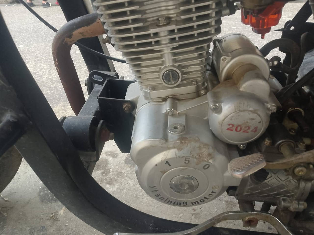 ستوته للبيع 2016 والمحرك 2024 شرط ما مفتوح قطره خيسان ما بيها شوط شاصي ويمنيه شغاله كامله العنوان موصل حي الكرامه والبيع مستعجل 1,200 وبها مجال للطيبين ***********
