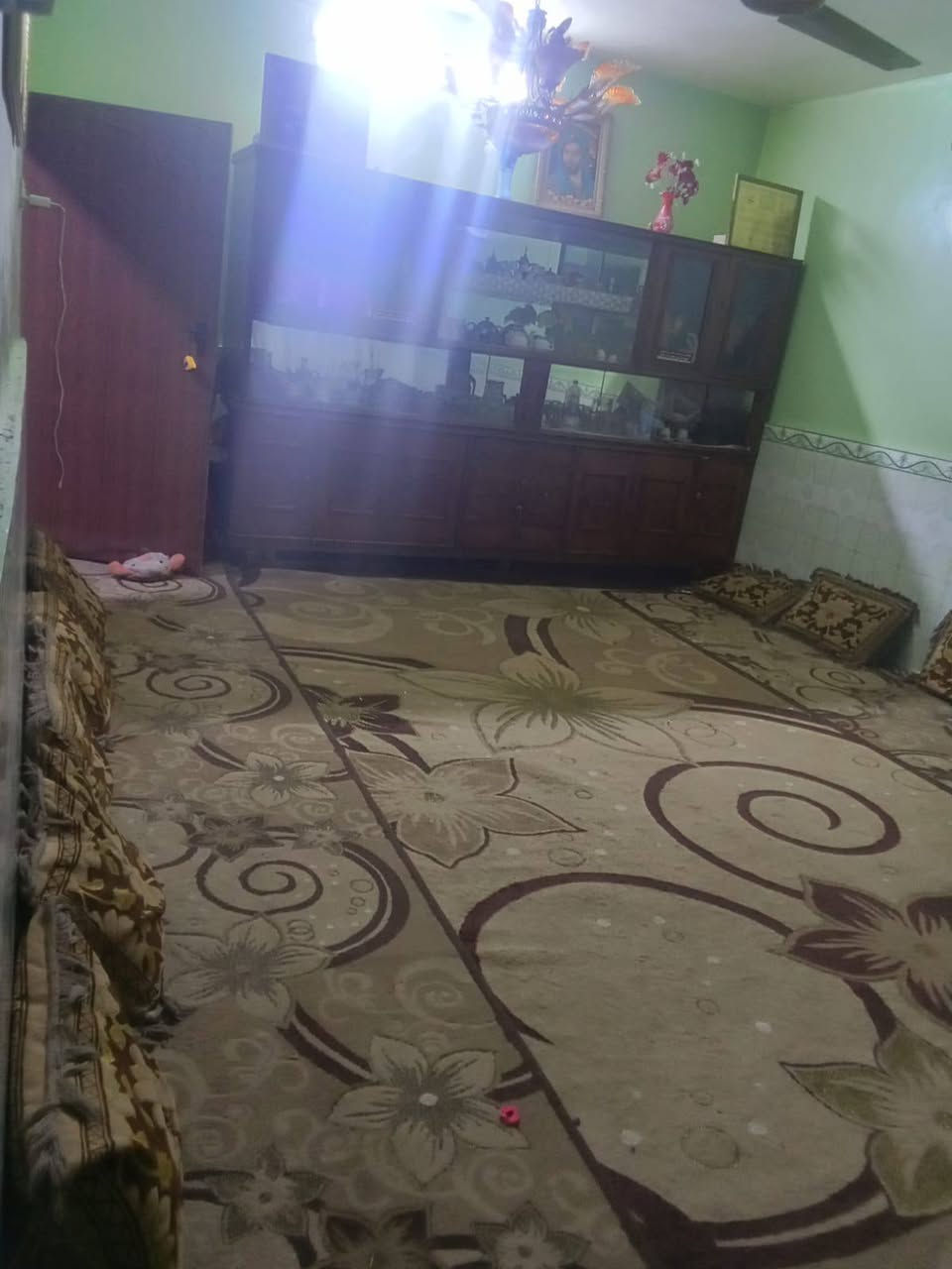 السلام عليكم..الموقع دوانيه التئميم الثانيه.نوع العقار طابو صرف
المساحه.200.ركن عله شارعين 
طابقين ...الطابق الارضي غرفتين وبراني وهول وستقبال ومطبغ..ومجمع صحيات خارجيه وداخليه
والطابق الثاني ..ثلاث غرف وهول..ومجمع صحيات. معزول عن الطابق الاول مشتمل.ه...الرقم ***********...***********....
