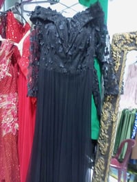ملابس • M • L