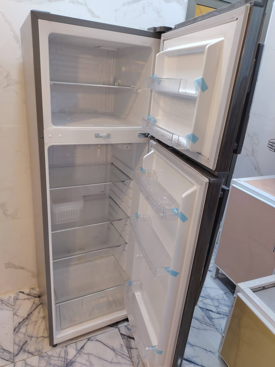 السلام عليكم
ثلاجه وطباخ للبيع جدد استعمال قليل جداااا… السعر 500

المكان بغداد الحريه *********** واتساب موجود
