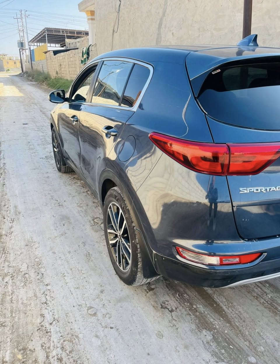 السلام عليكم مكلف بنشر سبورتج 2017 وارد امريكي محرك جي داي محرك وكير مكفولات تخم تاير صدر تبريد كله جديد سياره بيهه 4 قطع صبغ بس رش. بدون دواخل //ماشيه 100الف المكان واسط صويره السعر 127$ لاستفسار ***********
