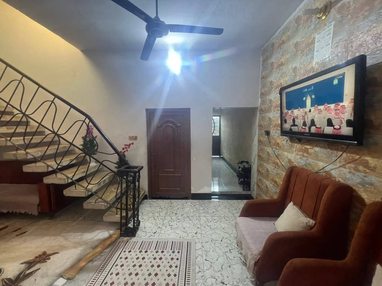 مكلفه بالنشر 

ياالله توكلنا ع الله
 بيت + مشتمل للبيع  موقع  مقابيل كلية الامام  حي الصمود مساحة البيت والمشتمل 304 متر طابو صرف 
 
يتكون الطابق الارضي 

- غرفة
- مطبخ 
- صالة 
- صحيات 
-منور
-يتكون الطابق الثاني 
-غرفة 
-بيتونة 
-سطح 
يتكون المشتمل من 
غرفة صالة استقبال مطبخ صحيات 
***********
