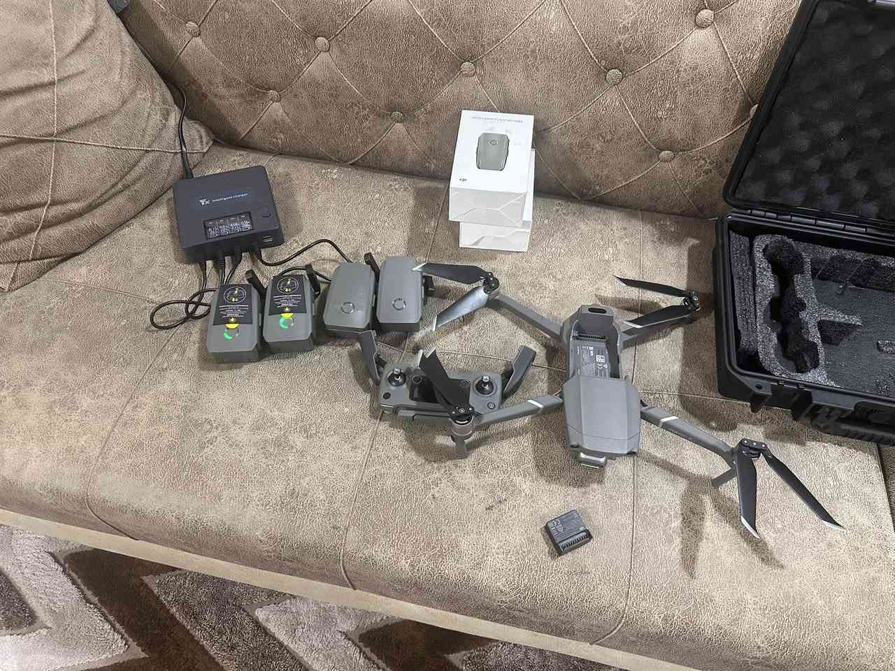 السلام عليكم درون مافيك 2 برو وياها 3 بطاريات كامله مكمله مابيها كل نقص نظافة 95 % السعر 800 الف ملاحظه بالصورة 4 بطاريات بس انطي وياها 3 بطاريات


**إذا كنت صاحب هذا الإعلان وتريد حذفه لأي سبب، رجاءا أرسل رسالة إلى الدعم الفني**