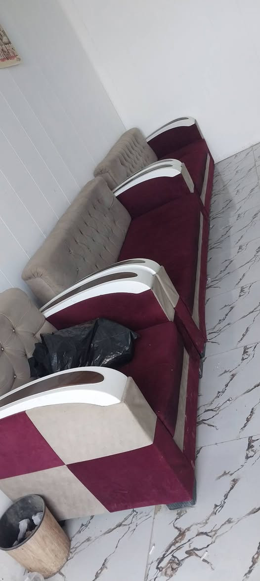 السلام عليكم غراض حلاقة للبيع جدد نضيفات كلش كلمن وسعرة المكان الديوانية للاستفسار خاص 
***********
