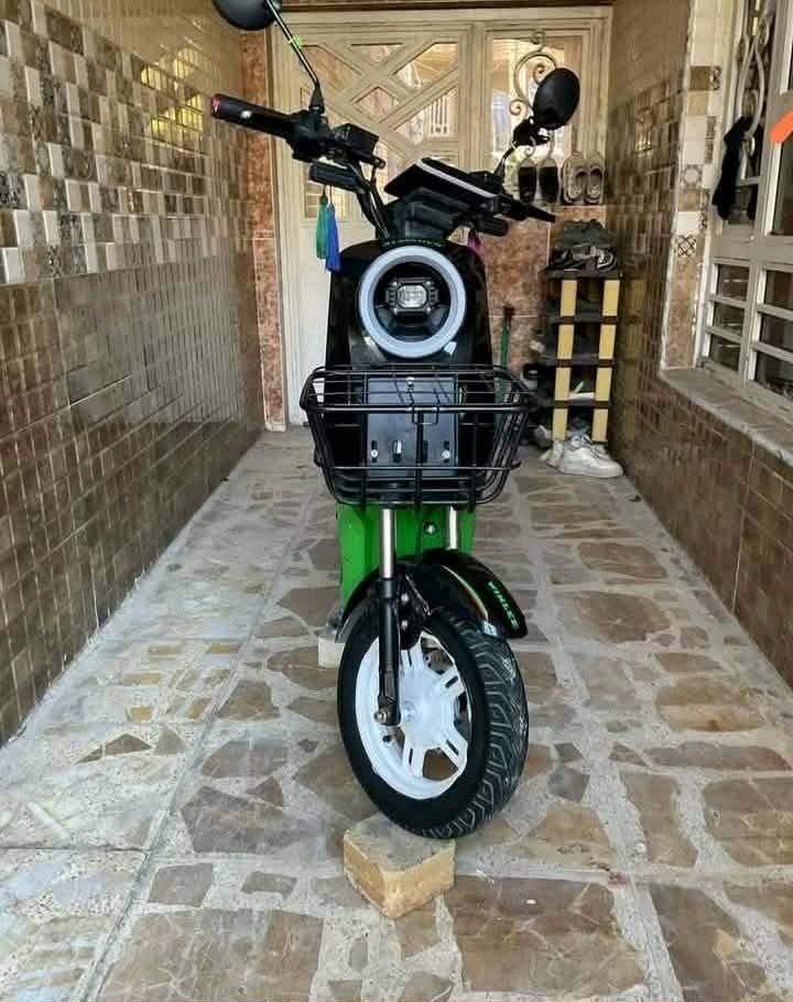 سلام عليكم درجه r9 موصفات دراجه كامله سرعه 109 بيه بلوتوث دبل اشاره 4كير لد عالي ناصي اشاير يمنه يسره هوه نضم R ملف1800 بطاريات عدد 5 بيه تزويد خفيف السعر 450وبي مجال  مكان بغداد حي جميلة فلكة 83 رقم هاتف***********بيه واتساب