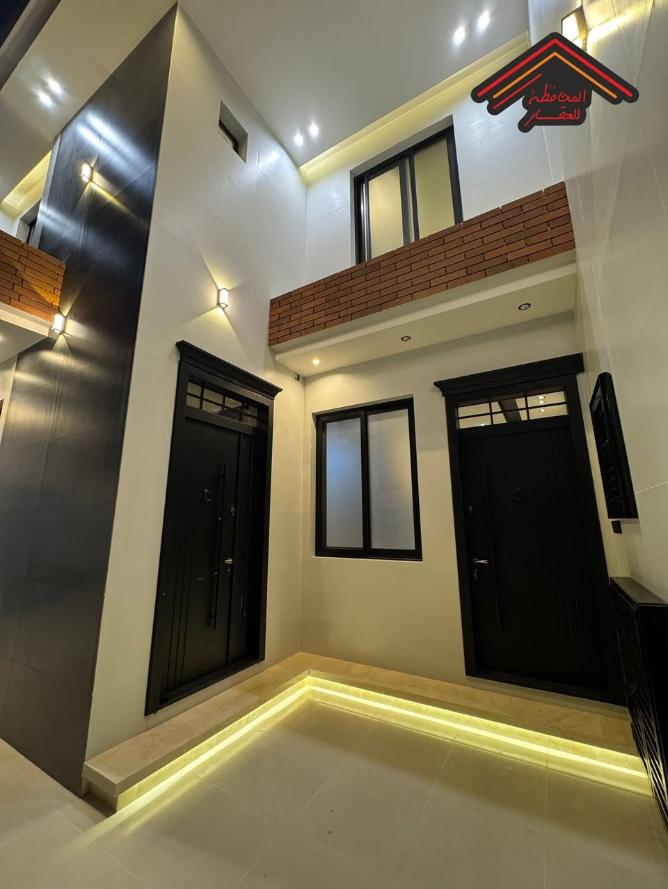 #دار_للبيع🏠
#الموقع : حي الكرامة🌍

#المساحه : 200م  واجهه 10 نزال 20 شارع 12✨

#التفاصيل : بناء حديث درجة اولى ارضيه مرمر،سقوف جبسن بورد ،واجهه تطعيم ، سيراميك الحمامات والمطبخ درجه اولى ،بايات الدرج مرمر،محجر جام،ابواب صاج،شبابيك المنيوم،نظام تحلية مياه،نظام كامرات و wifi,سطح شتايكر ،  نظام تقطير للسبالت✨

#محتويات_الدار : الطابق الارضي1️⃣: مطبخ  + صاله +استقبال + غرفة نوم سويت + مجاميع صحيه عدد 2 
الطابق الاول 2️⃣: 3 غرف نوم  نظام سويت + صاله + مجموعه صحيه 

#المحافظة_للوساطة_العقارية 🌍
تسعدنا زيارتكم لمكتبنا 
📍في النجف - حي الاشتراكي - خلف شارع الروان 📍

للمزيد من المعلومات والتفاصيل عن العقار والمعاينه الميدانية يرجى الاتصال على 
☎️0781274497☎️
☎️***********☎️
#النجف #المحافظة #بيع #شراء #مقاولات #عقاراتي #تسويق_عقاري
