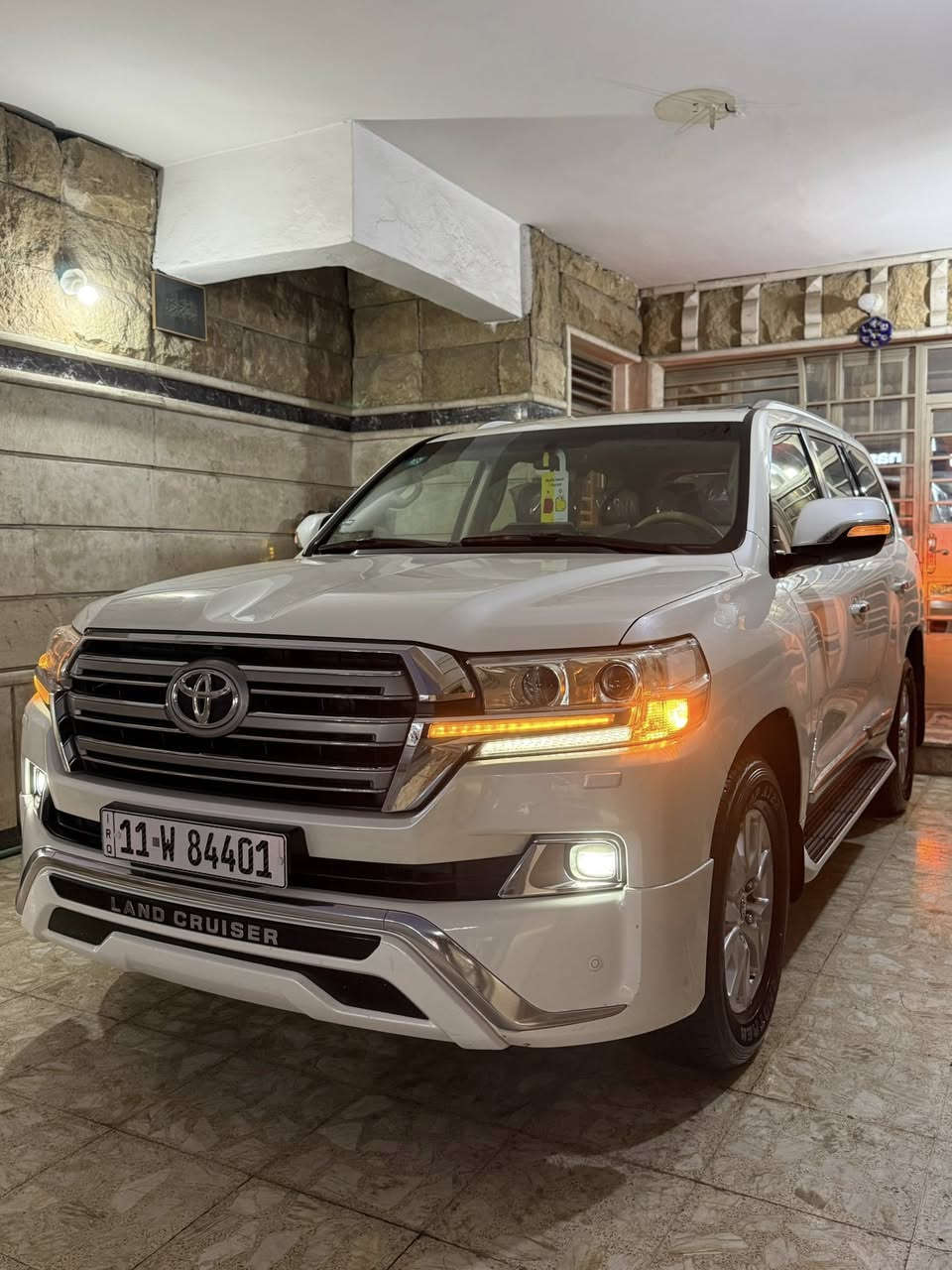 السلام عليكم
للبيع تويوتا لاندكروز 2018 بريم اصل ام الدفدي 

مكفوله كفاله عامه من قطره صبغ مغلفه bbf بالكامل ماشيه 40 حقيقي السياره جديده بمعنى الكلمه مال بيت  محرك 6سلندر 4000مواصفات فول واحد على واحد رقم بغداد الدولي الجديد بسمي شخصياً للستفسار الاتصال *********** مكاني بغداد
