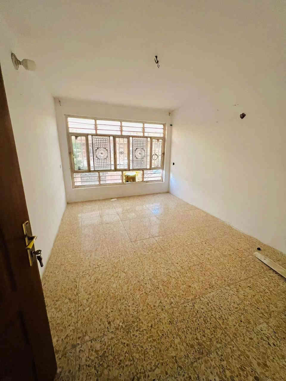 1-واقع حال (٥٠) المساحة (٤٠) يطل على شارعين مدخلين 

2-ثلاث طوابق يحتوي على -استقبال-صاله -مطبخ —صحيات

مع ثلاث غرف نوم ✅)

سعر مناسب📌📌📌

العنوان الشعب شارع الصحة خلف حسينية الرسول الاعضم 

شارع الكويتي 

للاستفسار .: ***********__***********
