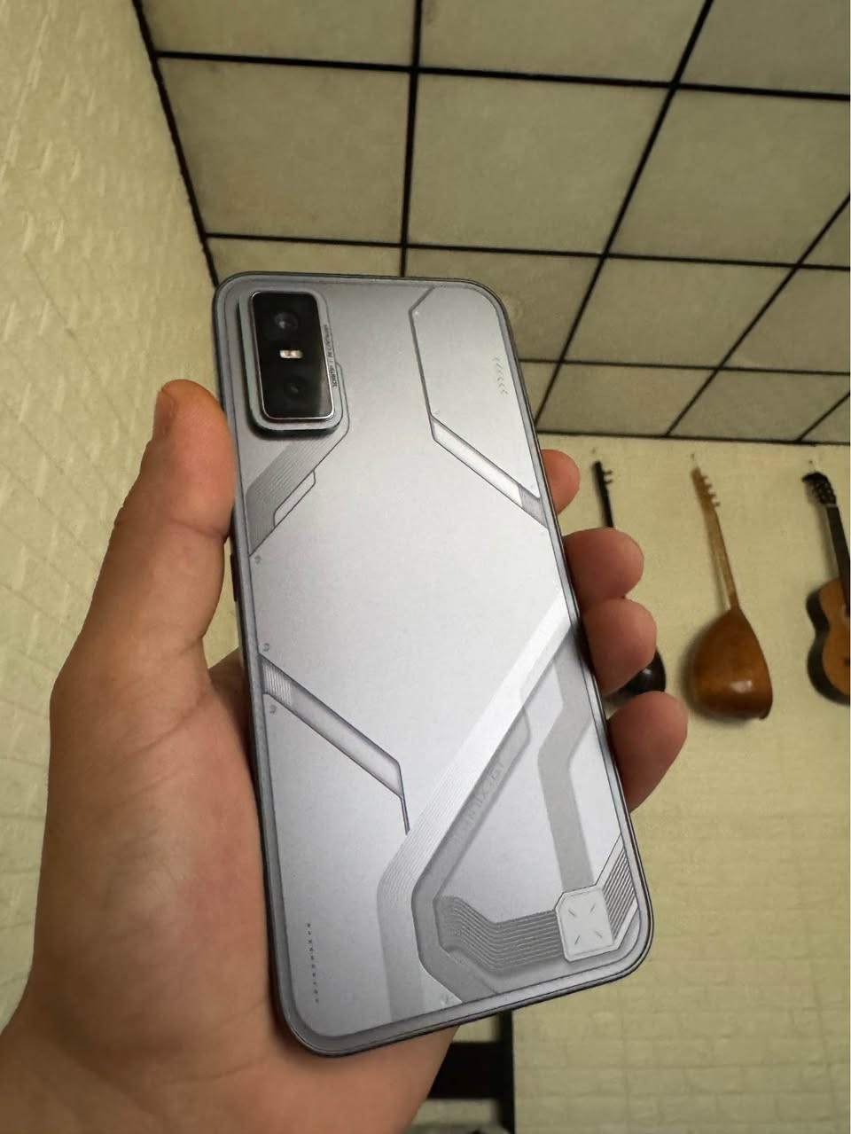 ئەڤ ئامێرە بۆ فرۆتنێ یە ب کۆندیشنەکێ نێزیک ل نوی، زۆر
ب کێمی هاتییە بکارئینان.
•پاقژی: %98 پاقژە (گەلەک یا پاقژە و بێ 
کێشەیە).

گرنتیا شەریکێ 
5 هەیڤ یێت ماین

• پێدڤیێن دگەل:

• شەحنا وێرێ یا شە ریکێ (Original Charger).
• هێدفونێن وێرێ یێن شە ریکێ (Original Headphones).

• بها: 225$ (دۆلار)

💡 بۆچی ئەڤ موبایلە یا باشە؟

ئەڤ مۆدێلە ب تایبەتی بۆ وان کەسان یا ب ناوبانگە یێن حەز ل یارییان (Gaming) دکەن، چونکی دیزاینەکێ جیاواز و هێزەکا باش یا هەی. زاخو, دهوك


**إذا كنت صاحب هذا الإعلان وتريد حذفه لأي سبب، رجاءا أرسل رسالة إلى الدعم الفني**