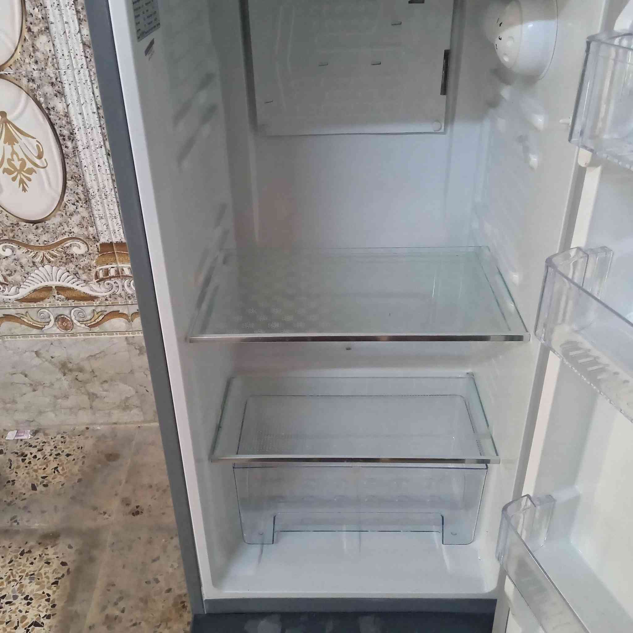 سلامه عليك عندي ثلاج لبيع بكاني باليسر حي نتصار شرع 60 خاص مامتواجد فقد تصال فقط ***********
