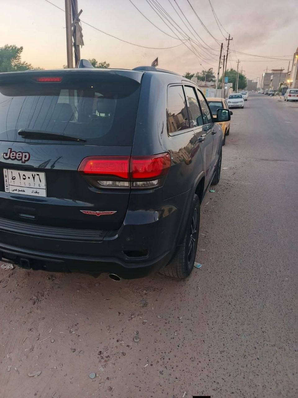 جيب شيروكي تريل هوك 2018 فول مواصفات جكات سلايت نقطة عمياء  وضعيات قياده توقف ذاتي هواي مواصفات معروفه وبدون داخل وبدون اير باك  ماشيه 92 كم بيها 4قطع صبغ  السعر 205  للاستفسار  ***********
