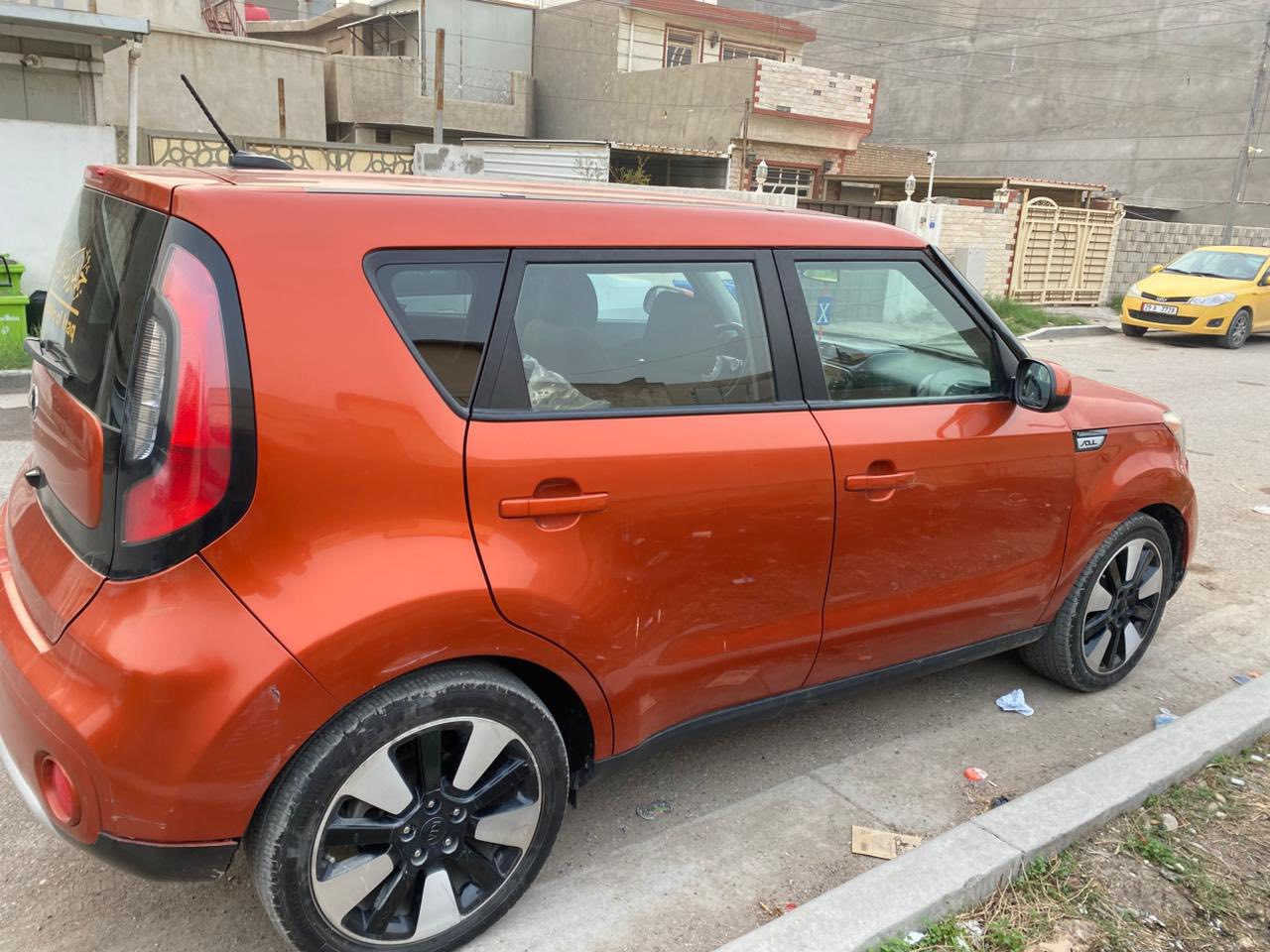 بسم الله الرحمن الرحيم
للبيع كيا صول
سيارة كلش نظيفه
موديل 18
وارد امريكي
محرك 2000 جي تي اي
بحالة ممتازة
كير محرك تبريد صدر كله جيد جداً
ماشيه 49
شاشة و كاميرا كهربائيه بلاديه
 كل كهربائيات السياره شغاله 
حادث چامرلغ و بنيد مرجع بلادي
تخم تاير جديد
كله دهن اصلي يورول
رقمها الجديد بغداد 
السياره بأسمي 
سعرها 130 و بيها مجال للشراي 
مكاني بغداد القادسية 
***********
