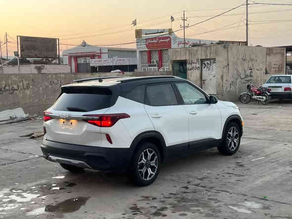 سلام عليكم للبيع كيه سلتوز موديل 2023 موصفات تحكم جهتين حاكيه مانع نزلاق شاشه كبيره ولمس كامره دواره رادار مامي وخلفي اشاير بل مري ملي شفط لد مامي شغال لد خلفي ولكب كروم حجمه 17 كشاف مامي شغال حجم المحرك 2000 دوش ماشيه 25 كشنات تدفه السياره بدون صبغ بدون تبديل بدون بارد بيها كارت بخشم البنيد وتصليح الدعاميه فقط السياره حره جايه بسمي بدون رقم تترقم جميع المحافظات بيها فحص موقت ***********
