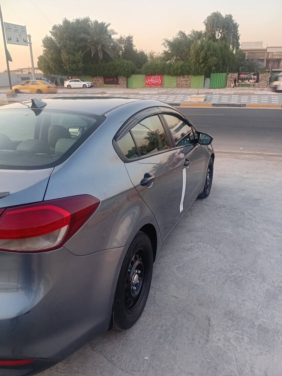 السلام عليكم سياره فورتي 2018 سياره باسمي سياره حادثها بس بنيد بدون دواخل مكينه كير مكفولات حداديه جديده تخم تاير دوشم السياره عام منظومه زنون تبريتها ثلج سياره باسم تحويل ثاني يوم العنوان بغداد البلديات رقم الهاتف ***********
