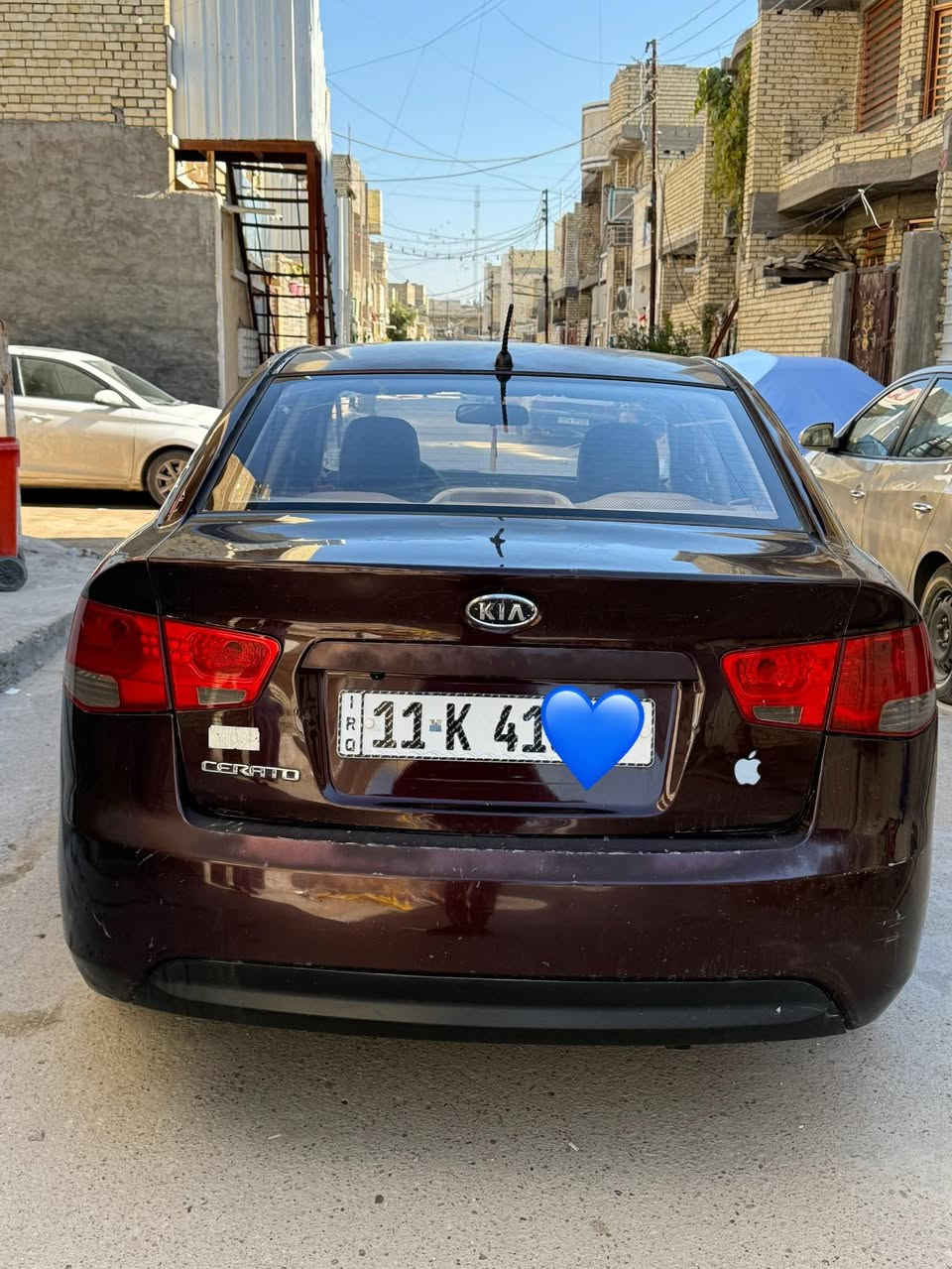 يالله سلام عليكم للبيع كيا سيراتو
وارد خليجي . 1600 
موديل 2012
كير خير من الله كل نقص مابي/ محرك جديد قبل فترا شاده حاويه/ تبريد كفااله
محرك جديد 🏅
تبريد ثللج 🧊
شاشـه تااب اصليه ✅
مدوشمه كشنات جلد + تخم تايرات جدد .
حادثه فقط الي موضحه بالباب 
وبيها سونار موجود مرفق مع الصور
سياره مابيها اي صبغ ولا ضربه قويه بأسمي ورقم إنكليزي تحويل ثاني يوم 
كهربائيات ڱڵـه. شغاله وبلااد 🫲
رقم بغداد 
غرامات مصفره ✔️ سنويته لـ 2029
مكاني بغداد الغزاليه  ⚠️ 
السعر 92 وبيها مجال 
للأتصال ***********
