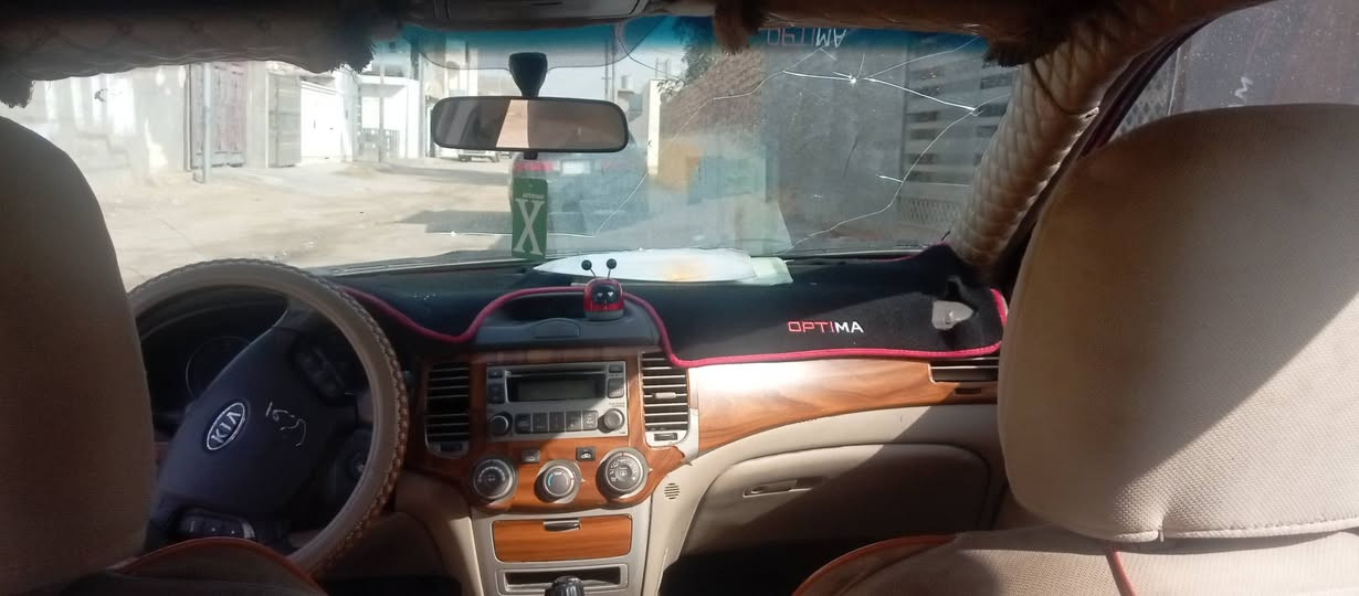 سيارة كيا اوبتما 2008 رقم دهوك  كير عادي تدفاء تبريد شغالة
محرك كصه مشدود جديد
السيارة علية مليون دينار غرامة ينزل من السعر

سعره 75 ورقة
رقم تلفون ***********
