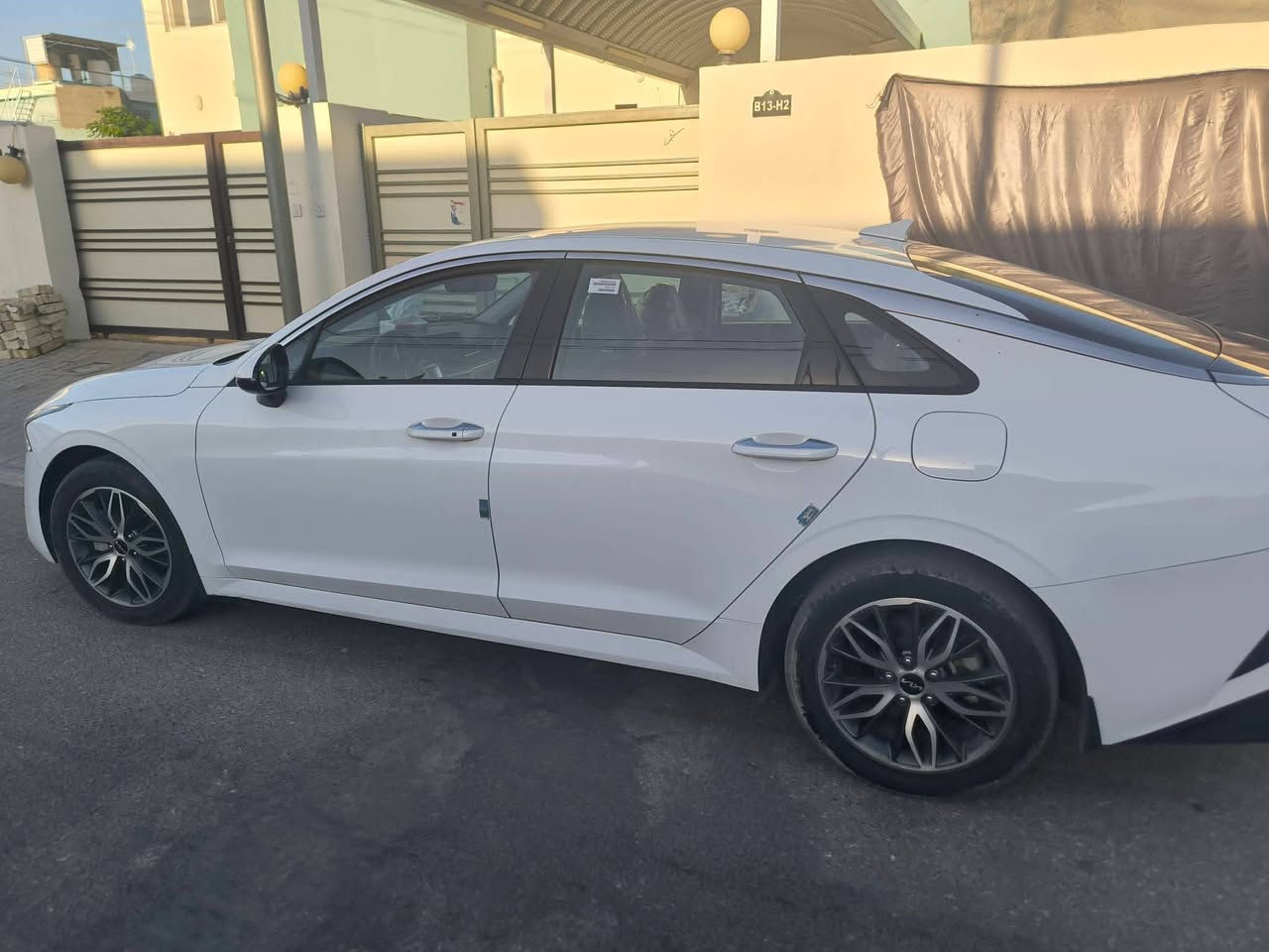 سلام عليكم .k5.  (اوبتما) خليجي.  2023  محرك 2000 دوش المرغوب .   فول عدا بنوراما. 3بصمات شاشه بلادي ابل كار بلي اندرويد اوتو 5وضعيات قياده تشغيل عن بعد ويل كروم كشنات جلد ابيض وحضن. منافذ خلفيه 2  كشن كهربائي بگ لايت منفصل المرغوب . مواصفاتها معروفه    كفاله عدا شخطين زغار. وبيها بارد شبر مسحوب بي دي ار   رقم دولي اربيل  سونيه جديده. شرط تحويل. ووكاله.  سعرها 197 وبيها مجال بصيط.  ماشيه 180تقريبا.  مكاني نجف حي النداء. ***********
