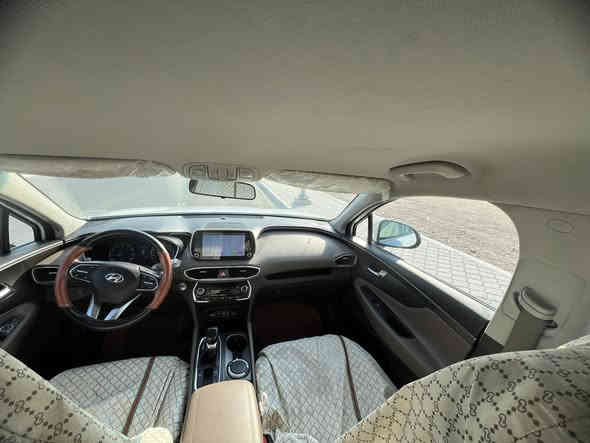 سنتافي ١٩خليجي 
محرك ٦سلندر 
٧راكب 
٣قطع تبريد 
كشنات كهرباء 
سياره كفاله 
ماشيه ١٥٨
السعر ٢٢٠
***********
