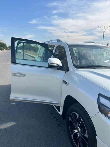 السلام عليكم لاندكروز 2021 GXR 
مكفوله كفاله عامه 
ماشيه 85 الف 
موصفات 3 شاشات 
اسبير منازل بعده مغلف سياره 
تخم تايرات جديده العنوان بغداد 
*********** السعر 59 الف دولار 💲 وبيها مجال بسيط
