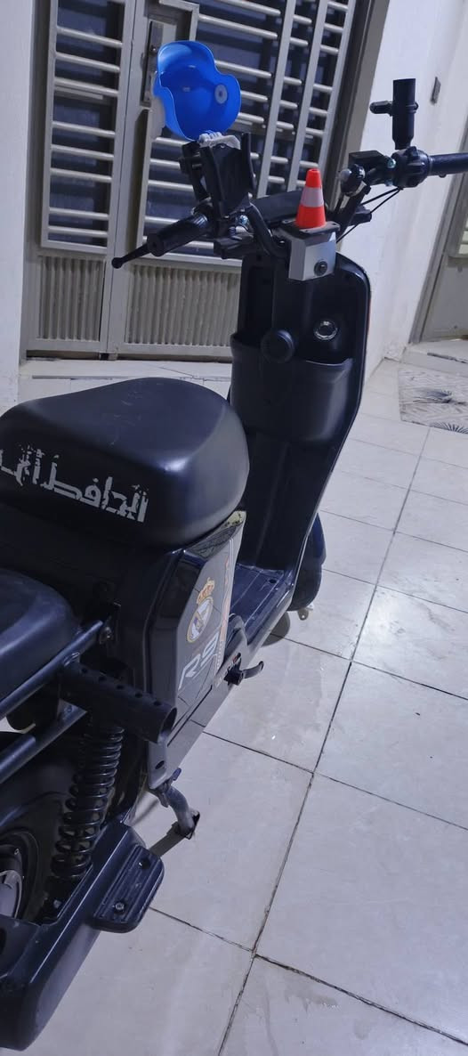 السلام عليكم درتجه R9الدراجه برغي واحد مامفتوح بيهه وكلش نضيفه +الدراجه كامله عله اخرحبايه وصالي شهر من اشتريتهه السعر400وللاستفسارخاص ‏‪***********‬‏موجود وبخدمتكم
