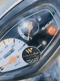 دراجه سازوكي نضافه فول 
الدراجه مفتوحه مبدللها طابوكه كامله توني 
يعني ماعوزها اي شي شغاله نكره سلف شلعه ومعدل فول 
وياها الطابوكه القديمه بيها كير وكلجات وسلف وهندر وقايج غراض تفيد هواي بيها 
مكان ناصريه حي الشهداء 
*********** 
السعر 400
