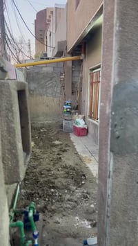 بيت للبيع مساحة ١٥٠متر  الطابق الأول كراج مساحته جيدة ومدخلين مدخل للم...