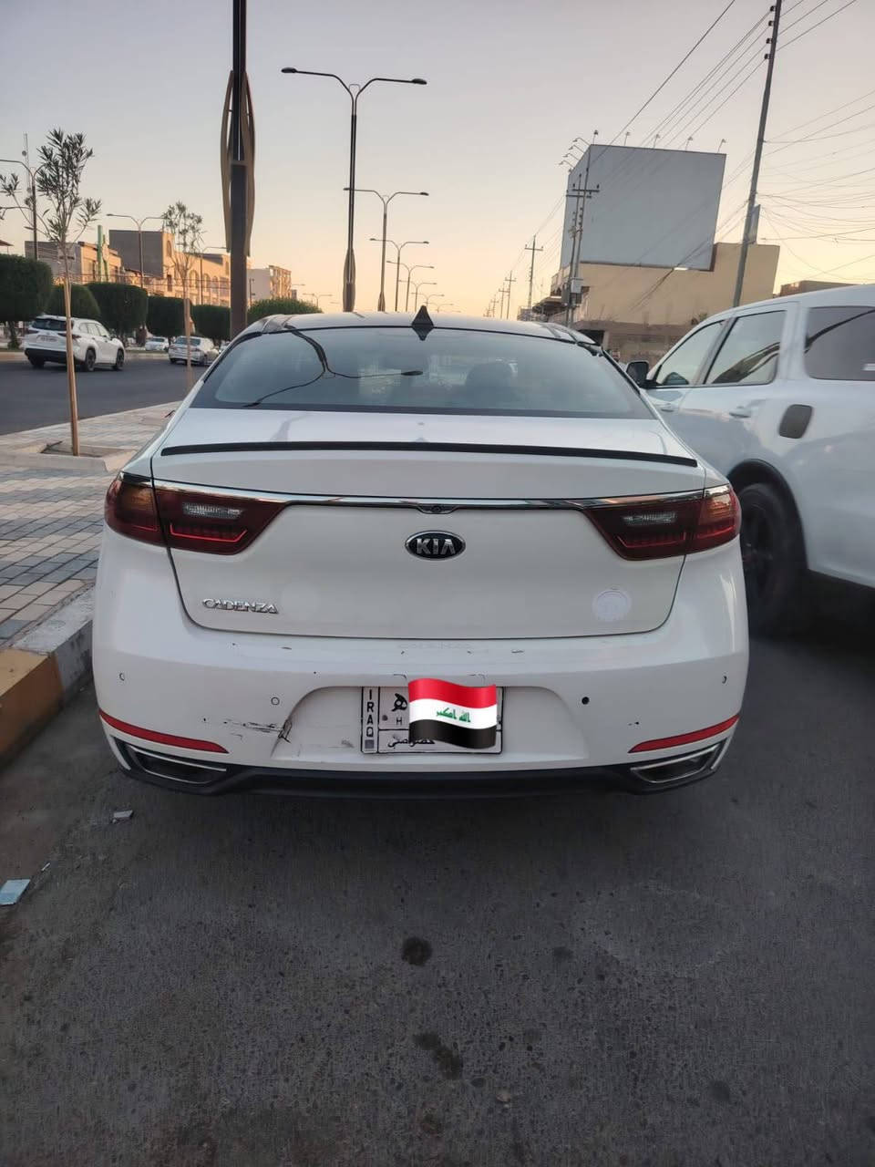 كيا كادينز 2017
رقم   بغداد تحويل مباشر 

مكينه 6 سلندر     3.6
مواصفات 
بصمه و دخول ذكي
لايت زنون ٣ عدسات 
 بانوراما
اناره ترحيب 
الصندوك ذكي 
 
تبريد امامي منفصل 
تبريد قطعتين
حساسات اماميه خلفيه جانبيه 
كامرات ٣٦٠ درجه
نظام مغادره خط السير 
مثبت سرعه متفاعل
تحذير من تصادمات اماميه
كشنات امامي تدفئه
كشنات امامي كهرباء 
اوتو هولد 
ه
مري قلاب على البك 
٤ وضعيات قياده  
ستيرن تحكم جهتين
ويل ١٩ و تايرات جدد 
صدر امامي خلفي 
وبعد اكو مواصفات
حادث فقط  الصفحه اليمنه يعني مصبوقه حزام 
 السعر 130$وبيها مجال للطيبين
مكاني  .الانبار  ***********
