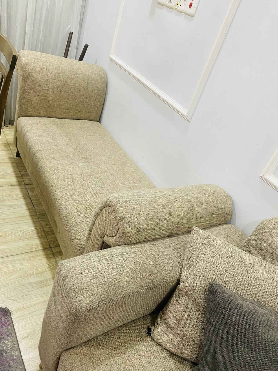 مرحبا كورنر تركي للبيع  مثل ماواصح بالصور عيبه فقط هذا احترك بالاوتي اريده ب٦٥٠ مكان حب الخليج نهاية السريع


**إذا كنت صاحب هذا الإعلان وتريد حذفه لأي سبب، رجاءا أرسل رسالة إلى الدعم الفني**