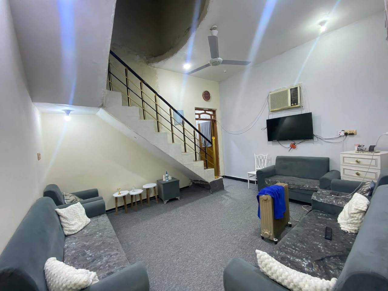 بيت زراعي ركن مساحه ١٠٠ متر بناء طابوك سقف كونكريت يحتوي على غرفه ومطبخ وصاله واستقبال وحمامات داخليه وخارجيه حي الشموع خلف حسينية ام البنين ع
السعر ٧٥ وبيه مجال رقم صاحب البيت ***********
