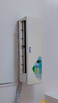 سبلت طن واحد نظيف جدا بسعر مناسب مكاني بالكريعات 07875300254