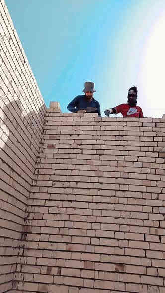 السلام عليكم خلفه بناء متفرغ للعمل ***********
