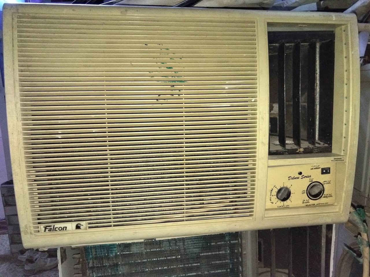 السلام عليكم مجموعه مكيفات عدد اربعه للبيع عل فحص الحجم طنين نوعهن جنرال كري فالكون بريمير للاستفسار الاتصال ***********
