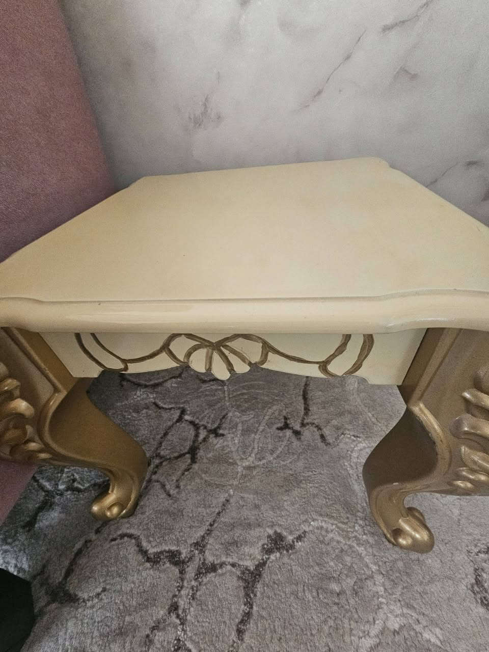 ميز وسطي حجم ١٠٠×٧٠
مع ٤ طبلات للبيع
الجبير الصبغ من فوك متضرر مثل مموضح بالصور
الصغار نظيفات بس ضرر واحد موضح بالصورة برجله
السعر النهائي 50 الف
تواصل  واتساب
***********
