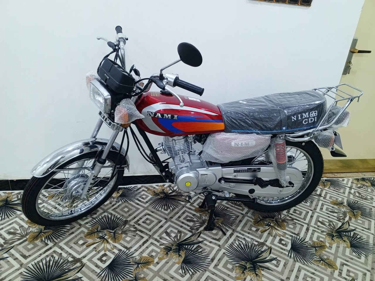 ‏-  السلام عليكم
‏- دراجة نامه 4 گير موديل 26 اوراق 5 سكنر الدراجة زيرو متر ما ماشيه يعني تسكحها ع ايدك ما طالعه البيت تجي طلعها انت بيدك والدراجه مضبوبه وجاهزه حتى بانزين بيها تشغل وتطلع ولونها مميز .

‏- ملاحظة : الدراجة 3 احرف مو 4 يعني مطابق لـ شلامجة .

‏- السعر : 850 قفل بيها مجال حك جيتك .

‏- الخاص مفتوح او ؏ رقم ***********
