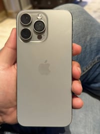 آيفون ١٥ برو ماكس • ٢٥٦ • نقطة بالشاشة