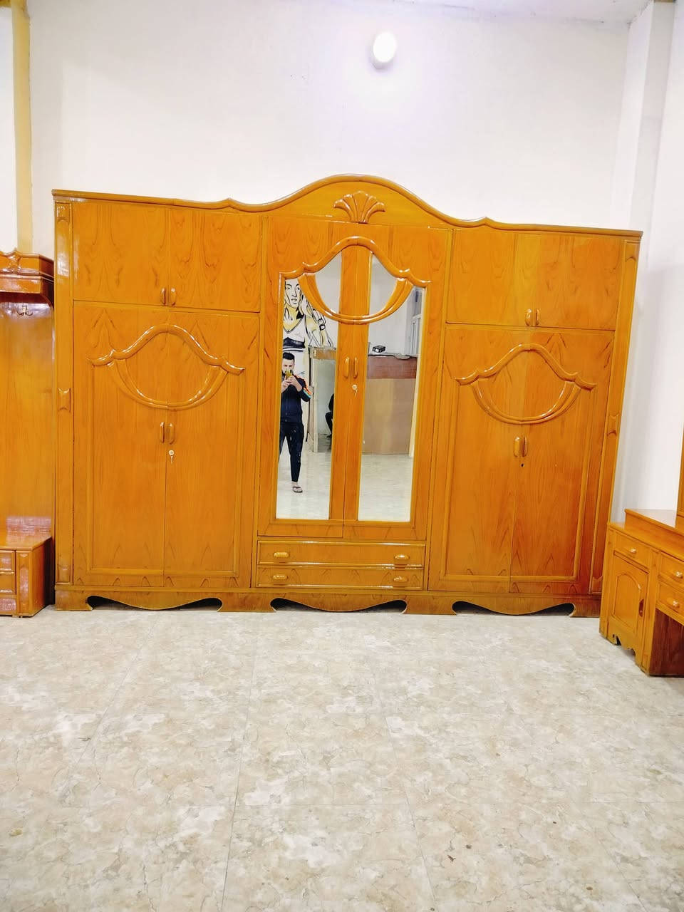 السلام عليكم غرفه مستخدمه عنوان واسط العزيزيه صاج بورمي شارع التربيه يوجد واتساب ***********
