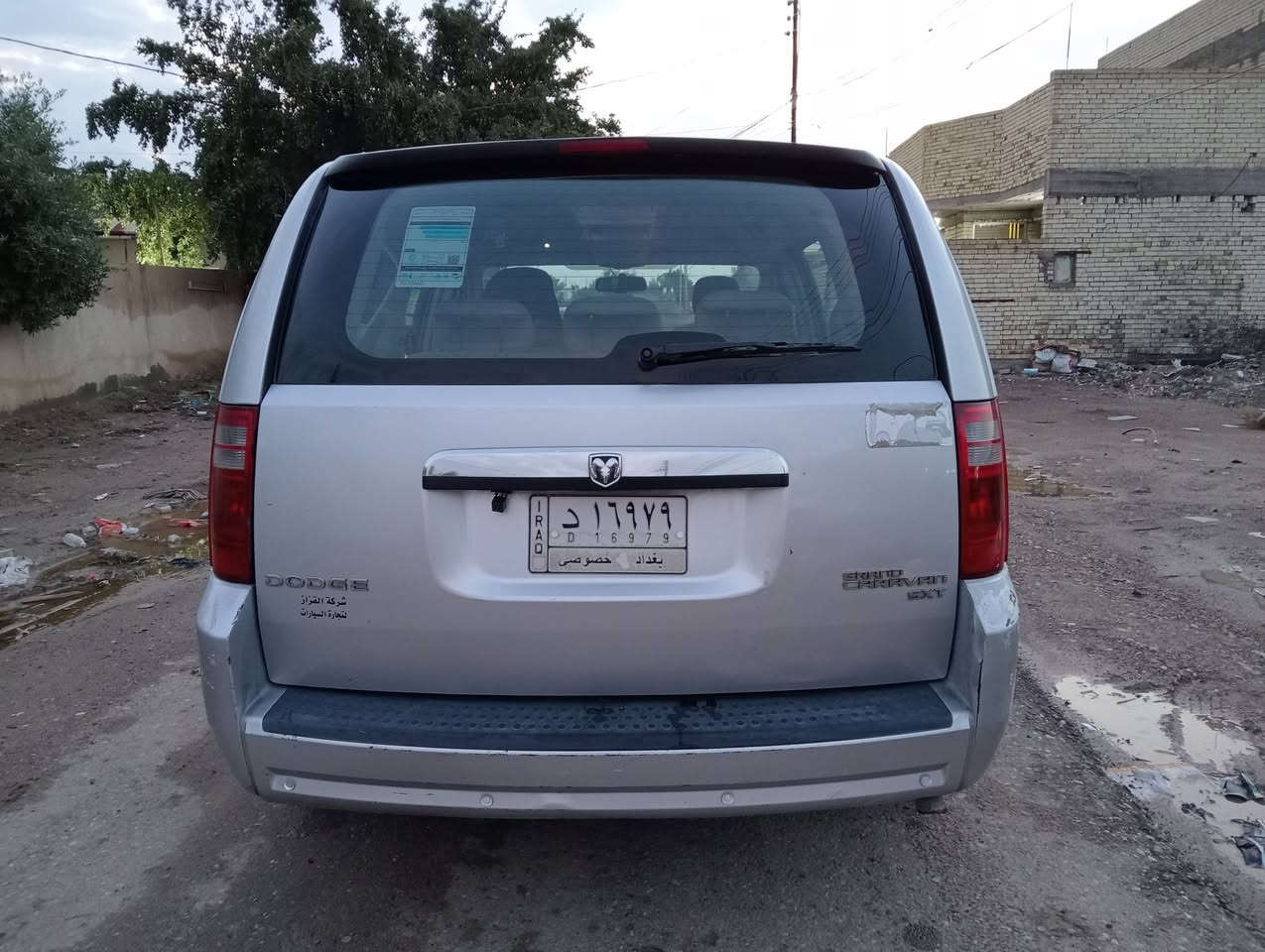 السلام عليكم 
على بركة الله تعالى 
دوج كرفان موديل 2009 محرك 3800
3 قطع تبريد تشغيل عن بعد وباقي المواصفات معروفه
حادثه الجاملع الخلفي الأيمن 
سعره 115 ورقه وبيه مجال حگ الجيه 
للتواصل على الرقم الأتي 
***********
