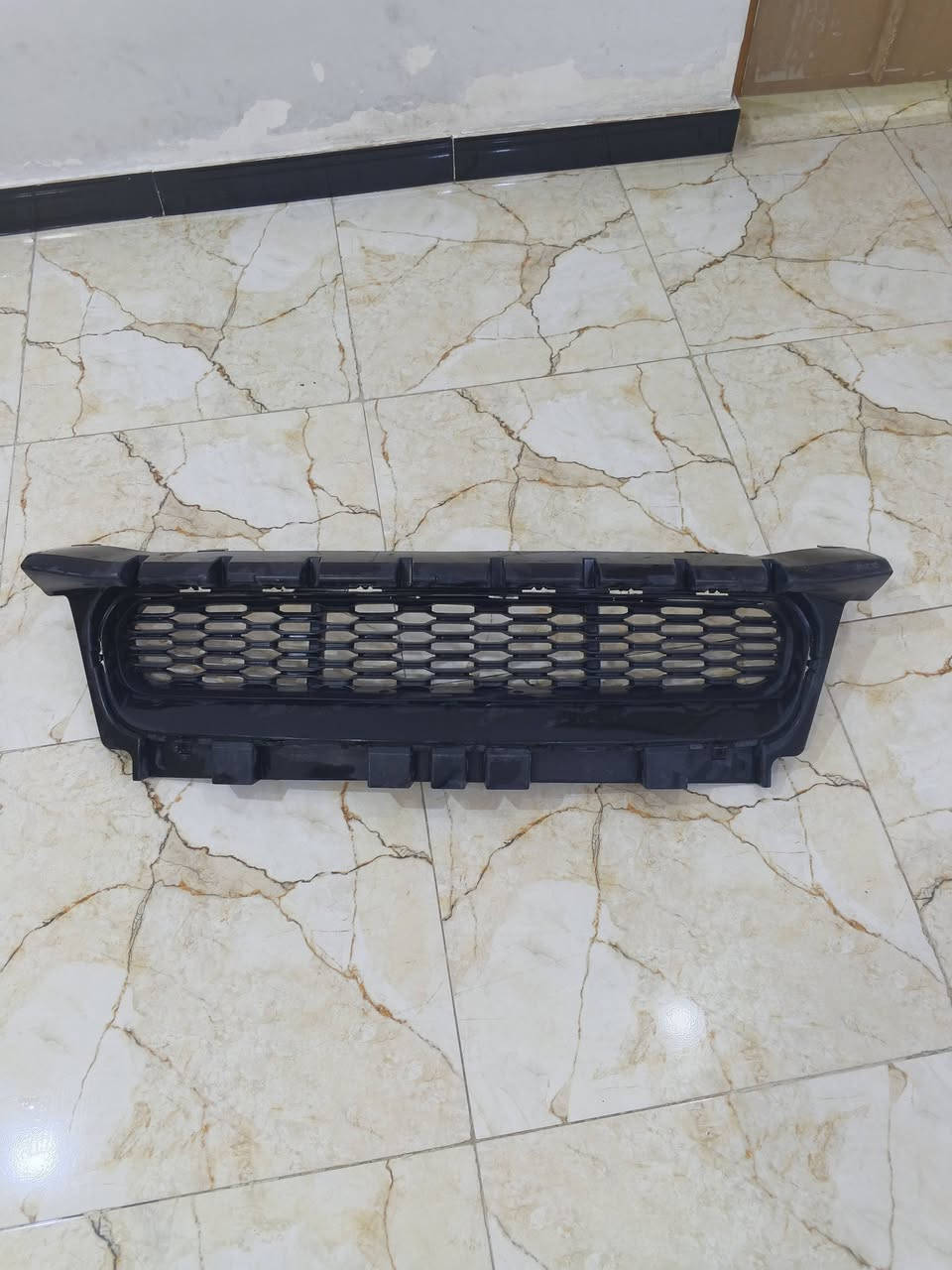 سلام عليكم 
متوفر شباك جارجر كامل هوه واحد يصير جوه مستمعل بيهن خدوش خفيفه لان مستعمل لاكن مع صبغ يختفن سعرهن 55 الف 
مكاني بصره ابو الخصيب طريق وسطي 
رقمي *********** وانا خادم
