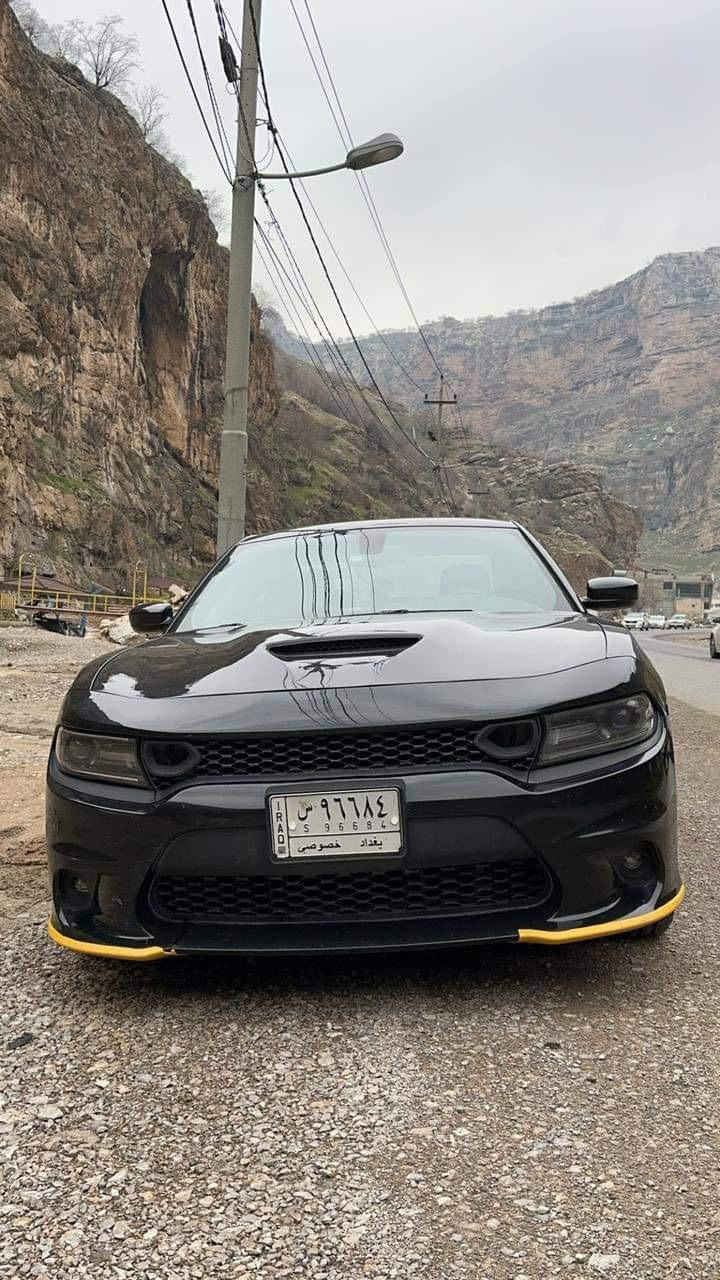 سلام عليكم جارجر للبيع موديل 2019 Gt اصل بدون فتحه ماشيه 65 الف ميل جديده سياره وخير من الله حادثه موجود داخل المنشور بنيد مصبوغ والجاملع مبدل اسود اصلي نفس اللون بلادي شرط يعني بس بنيد مصبوغ مكاني بغداد السعر 250$ وبي مجال بسيط الشراي يتصل ***********
