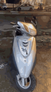 دراجه بيريز اكزز نوزل 140  صارله ٣ اشهر من نازله من لرمبه دراجه شلعه ومعدل مابيه اي نواقص بس مجمع سلف درااجه خير من الله وارد ياباني يجي بيه هندر  ودراجه شوف عينك مكاني بغداد الحريه سعر 800 وبيه حك جيتك 
*********** 
موجود رصيد و واتس
