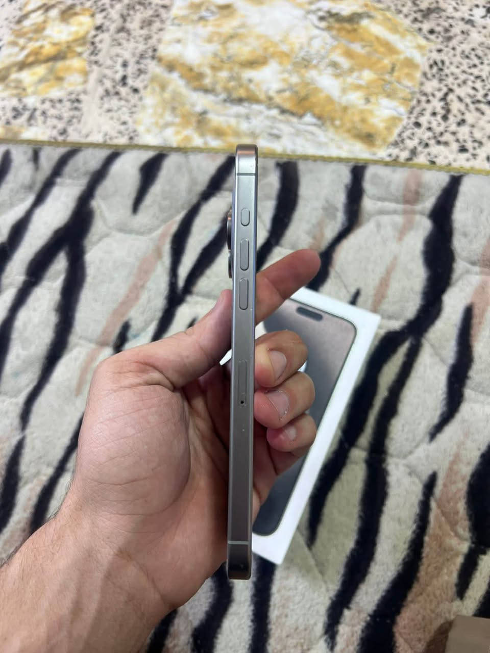 ١٥ برو ماكس ماستر ملحقات كامله ٢٥٦ بطاريه ٨٤ نضيف جداً كله مكفول آخر جديد مكاني بغداد بياع *********** 
سعره ٩٢٠ الف بي مجال قليل
