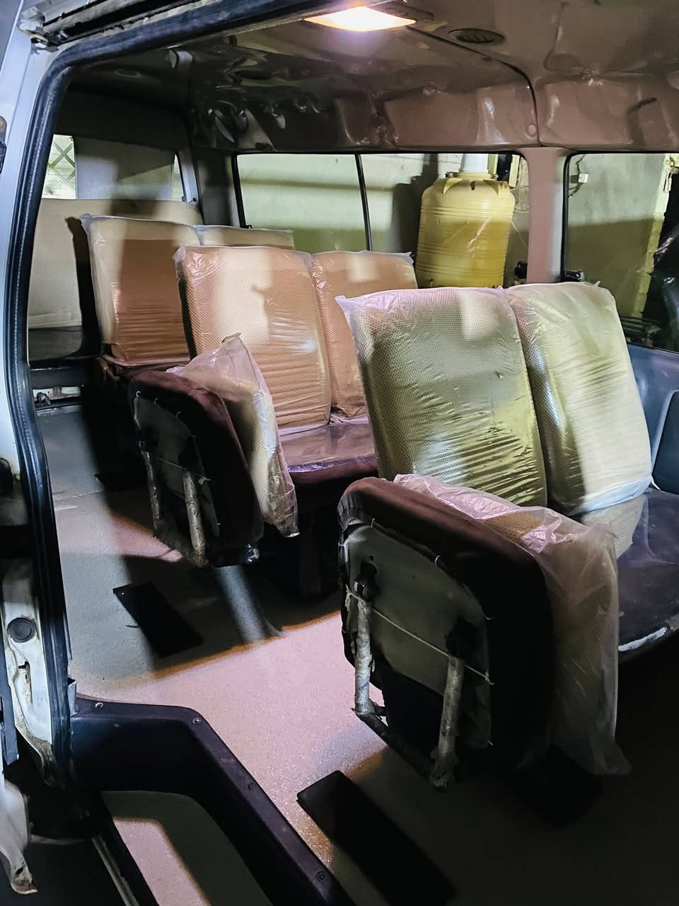 السلام عليكم
جنبي H1للبيع مديل 2015 مكينه ونجي صالي شهر من شاده دوشمه جديده تخم تاير كير وكسل جدد بيه طخه بلبجم وبيه بارد بلصندوك مشط جديد صدر جديد السياره خير من الله السعر 80 وبيه مجال المكان بغداد المدائن فلكت سلمان باك رقم/***********/
