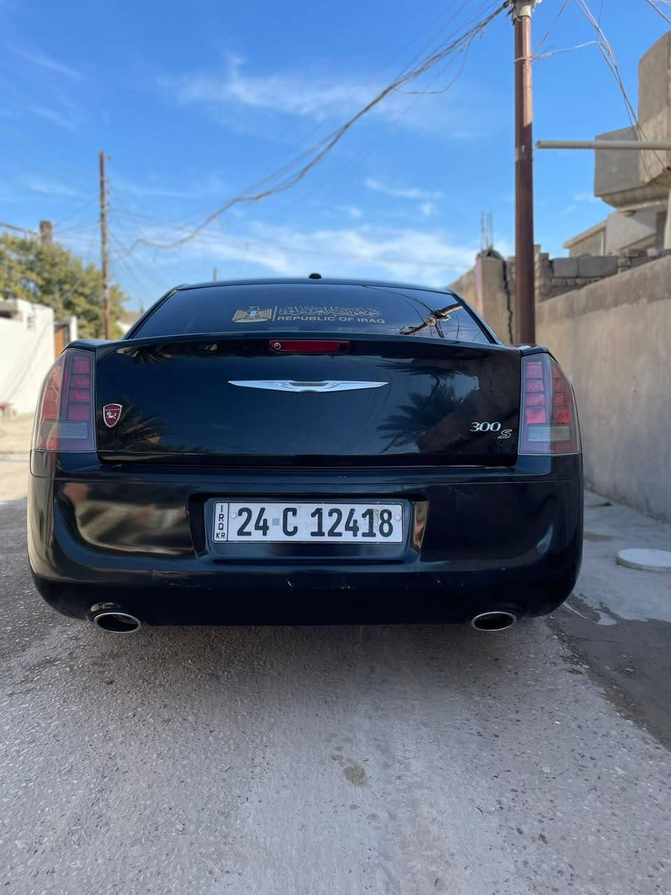 كرايسلر  اوباما 300s موديل 2014 
مواصفات السياره فول 

-فتحة 

-بانوراما 

-تحكم ستيرن 

-شفتان 

-كشنات تدفئة تبريد 

-منظومة صوت 

-كير طيارة 

-وبعد مواصفات الS المعروفه 

السياره نضيفه جداً جداً 

تخم تاير جديد 

متعوب عليه كلش 

داخلهه كلش نضيف وشخط ما بي 

السياره كلين كفاله عامه من مكينه وكير وحداديه وكلشي 

بس اكو ملاحظة بسيطه بالبنيد موضح بالصوره فقط مخلي عليهه لاسق 
***********
السعر 190$ مكان السيارة بابل / جبلة
