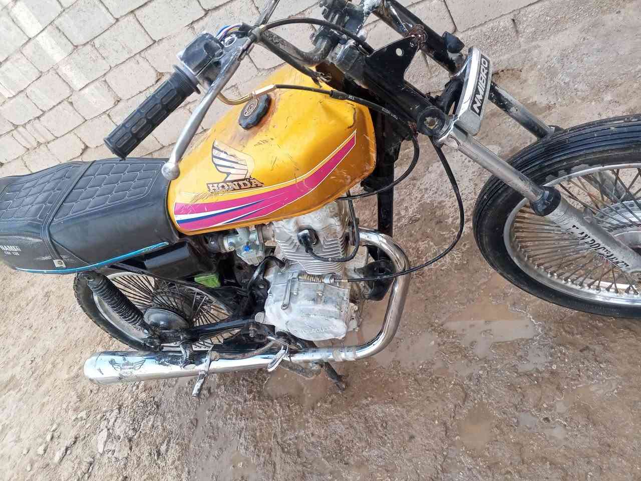 سلام عليكم. 
دراجه للبيع ارشه 

***********

كلك كلك كلك كلك مو وراق كلك كلك مو وراق 
بس رقم شاصي
