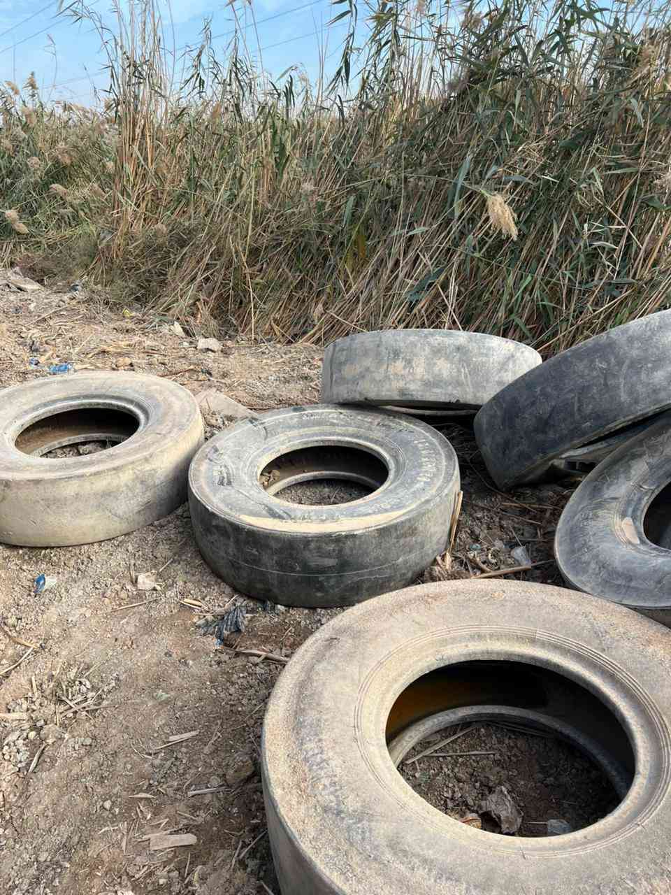 للبيع اطارت حادله مطاطيه مستخدم العداد 10 السعر الواحد50 الف وبي مجال *********** مكان واسط #الصويرة
