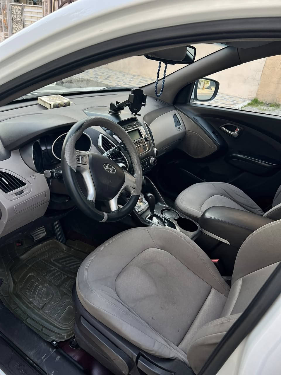 السعر 157 وبيها مجال رجاء ً اقراء تفاصيل وخابرني
السلام عليكم للبيع فقط نقد بدون قسط او مراوس 

توسان موديل 2014 رقم اربيل باسمي هزة وسنوية جدد 

لايتات زينون عالي ناصي 

طخم تاير + ويل كب كروم 

ماشية 147 الف 

كير مكينه بشرط سبانه ما مضروبه 

تبريد وتدفء بشرط 

داخل جوزي 🤎

بدون صبغ بدون ضرر كفالة عامة حتى دعاميات ( فقط بيها مكان كارت ومكان بارد )

السيارة مال بيت وكلها كفاله 

مكاني موصل الايسر 

***********
واتساب موجود 

السعر 157 وبيها مجال لشراي
