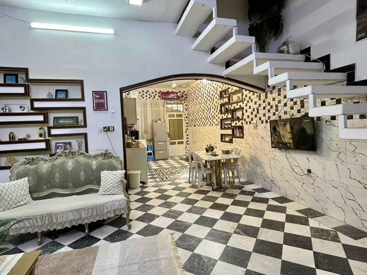 الدار للبيع
ميسان قطاع ٢٨ بدايته من جهة نعمة الريفي المساحة١٧٥م الواجهة٧م النزال ٢٥

التفاصيل:

غرفتين نوم +صالة مفتوحة على المطبخ  +ثلاث مناور+ثلاث حمامات صحية+استقبال 

البيت طابق واحد بناء ٢٠١٤ مسلح 
للاستفسار الاتصال على الرقم ***********
