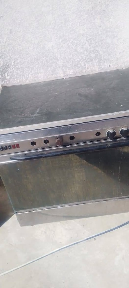 لبيع كاروك، حديد عدد ٢ واحد علا ١٥، وطباخ ٦٠ بيه مجال عاطل يراده تصليح زبير منطقه دواجن ***********
